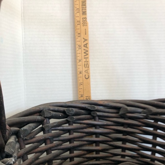 Large Brown Wicker Basket - Picture 8 of 12
